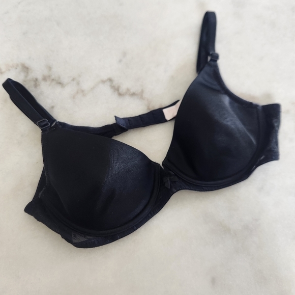 Victoria’s Secret Classic Original T Shirt Bra by Black bra 34A. Lightly worn - Picture 2 of 3